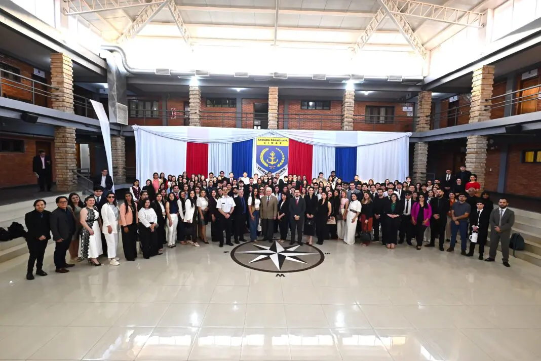 Estudiantes de Derecho Marítimo visitaron la Armada y la ANNP Estudiantes de Derecho Marítimo visitaron la Armada y la ANNP