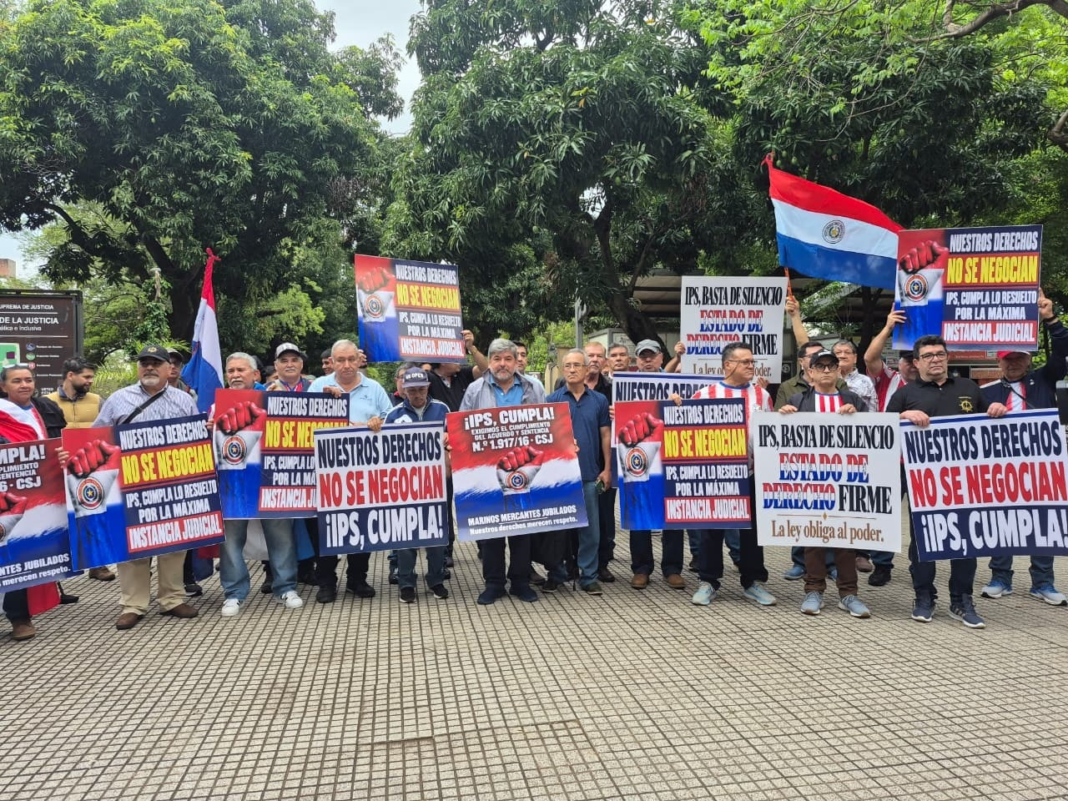 Marinos mercantes reclaman al IPS jubilaciones sin tope y cumplimiento de fallos judiciales